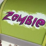 Hlavní nápis na aktovce Baagl Zippy Zombie.