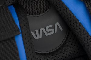 Logo NASA na batohu BAAGL Cubic.