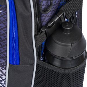 Boční kapsa batohu Core Paintball s lahví na pití.