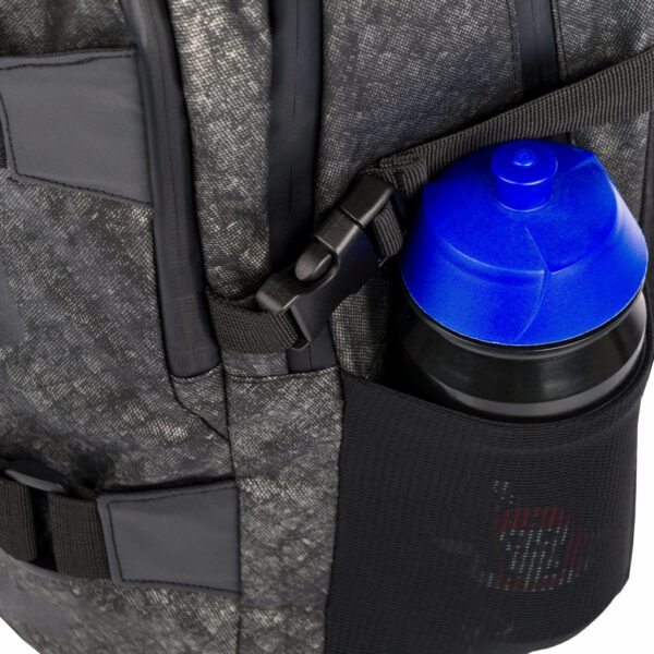 Boční kapsa batohu Skate Ash s lahví na pití.