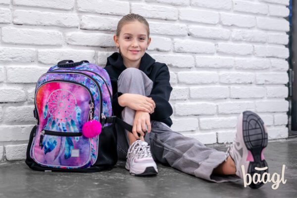 Školní batoh Baagl Core Lapač snů je určen dívkám od 3. třídy ZŠ.