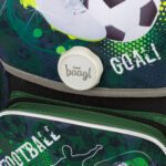 Magnetické zapínání Fidlock na aktovce Ergo Fotbal.