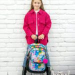 Školní batoh Baagl Core Akvarel je určen dívkám od 3. třídy ZŠ.