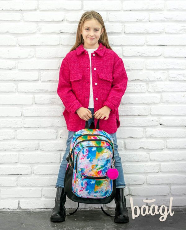 Školní batoh Baagl Core Akvarel je určen dívkám od 3. třídy ZŠ.