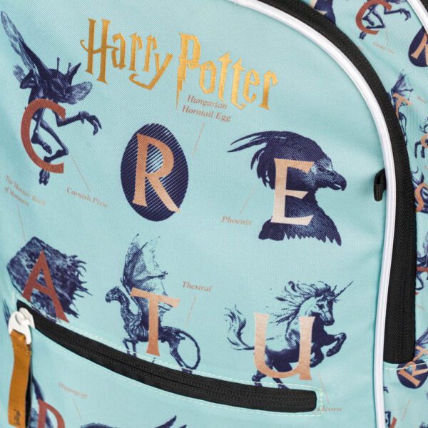 Detailní pohled na zvířata na školním batohu Core Harry Potter Fantastická zvířata.