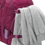 Na upevňovací pásky na batohu MATE Berry Boost lze upevnit skateboard, oblečení apod.