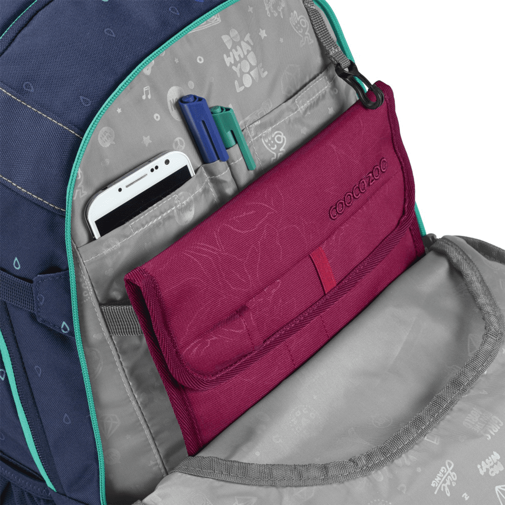 Vnitřní organizér v batohu MATE Happy Raindrops doplněný pouzdrem na tablet.