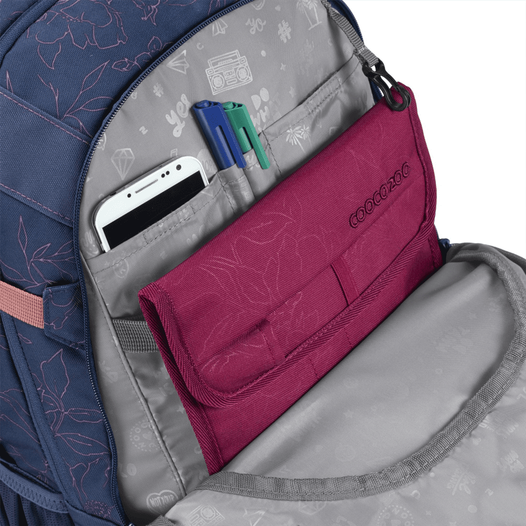 Vnitřní organizér v batohu MATE Sweet Rose doplněný pouzdrem na tablet.