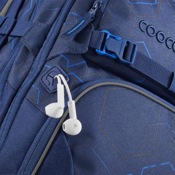 Na batohu PORTER Blue Motion je průchodka na sluchátka.