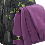 Na upevňovací pásky na batohu PORTER Lime Flash lze upevnit skateboard, oblečení apod.
