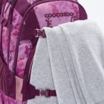Na upevňovací pásky na batohu MATE Cherry Blossom lze upevnit skateboard, oblečení apod.