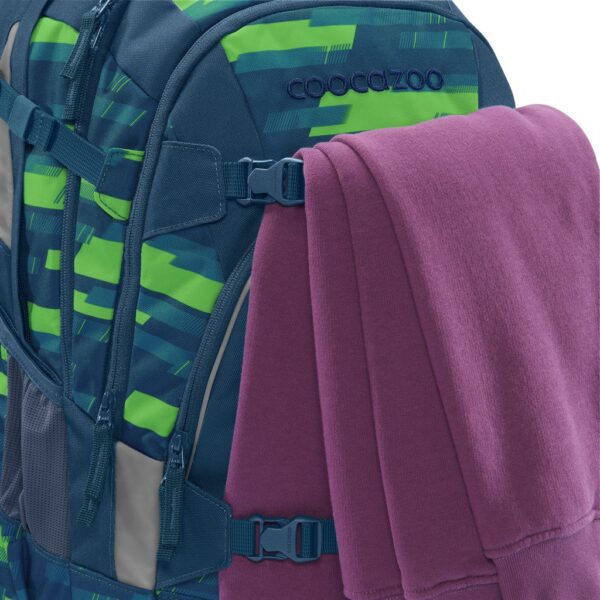 Na upevňovací pásky na batohu MATE Lime Stripe lze upevnit skateboard, oblečení apod.