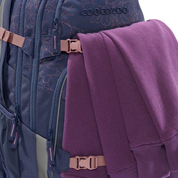 Na upevňovací pásky na batohu PORTER Sweet Rose lze upevnit skateboard, oblečení apod.