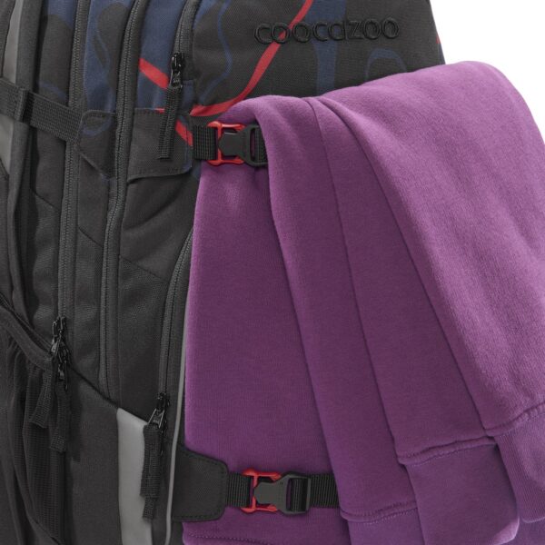 Na upevňovací pásky na batohu PORTER Lava Lines lze upevnit skateboard, oblečení apod.