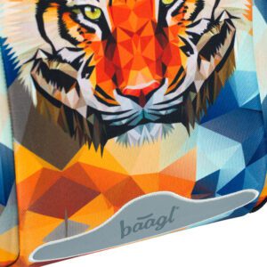 Motiv na aktovce Baagl Shelly Tiger.