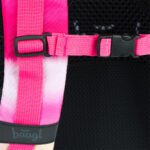 Hrudní popruh batohu Skate Pink Stripes.