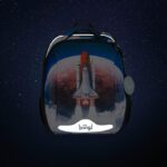 Reflexní prvky na zadní straně aktovky Baagl Shelly Space Shuttle.