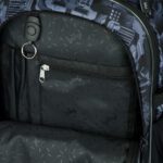 Organizér na tužky, drobnosti a klíče najdeme v menší kapse batohu Core Technic.