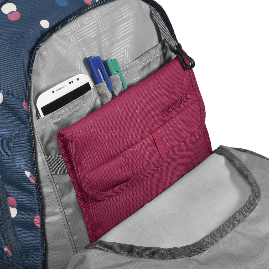 Vnitřní organizér v batohu MATE Bubble Dreams doplněný pouzdrem na tablet.