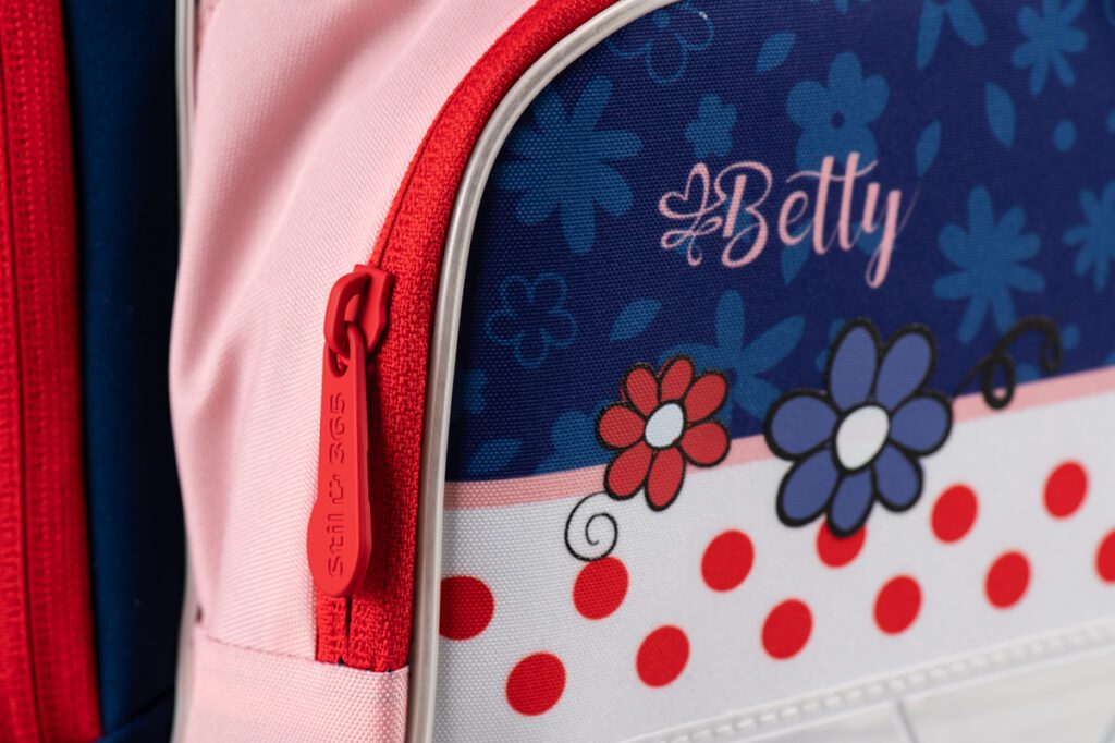 Motiv na aktovce Stil Little Betty.
