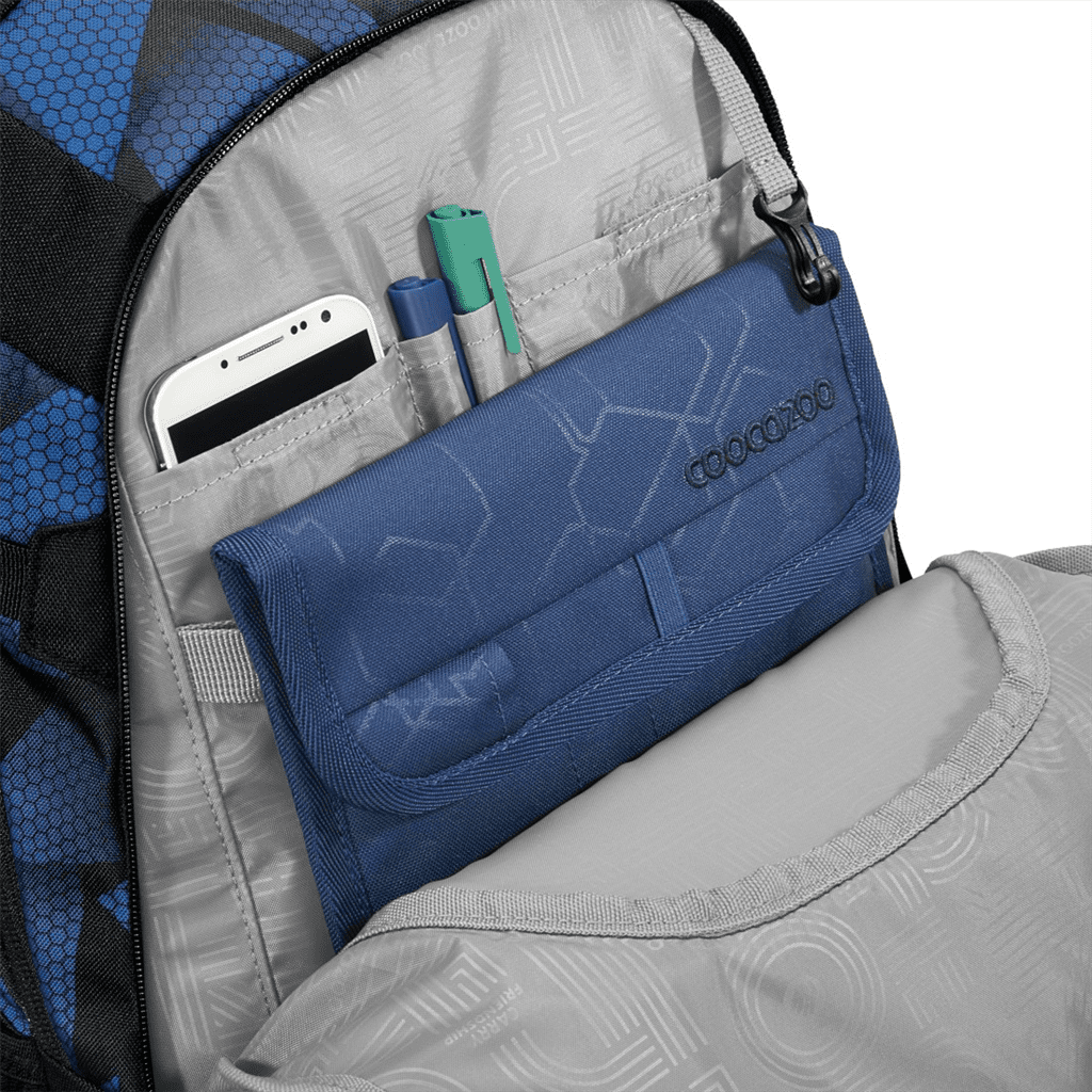 Vnitřní organizér v batohu MATE Electric Ice doplněný pouzdrem na tablet.