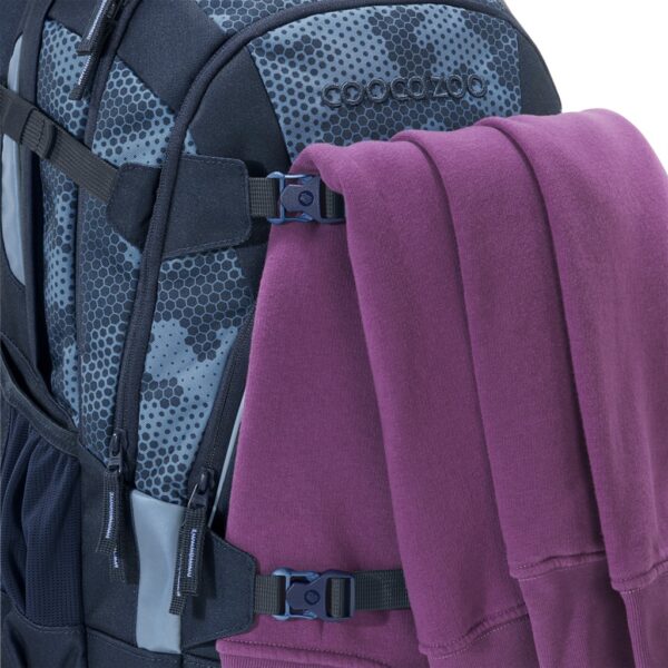 Na upevňovací pásky na batohu MATE Geometric Sky lze upevnit skateboard, oblečení apod.