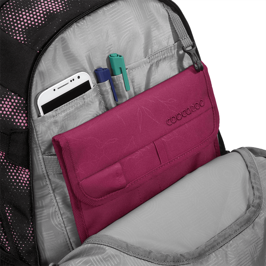 Vnitřní organizér v batohu MATE Pink Illusion doplněný pouzdrem na tablet.