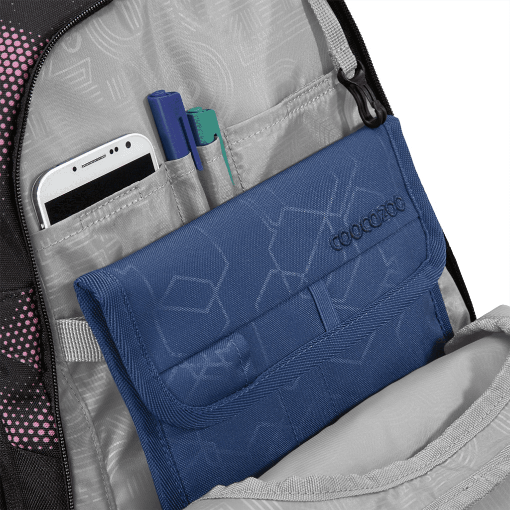 Vnitřní organizér v batohu PORTER Pink Illusion doplněný pouzdrem na tablet.