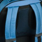 Odvětrávání na zádech batohu Coolmate Blue.