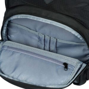 Organizér na tužky, drobnosti a klíče najdeme v menší kapse batohu Coolmate Black.
