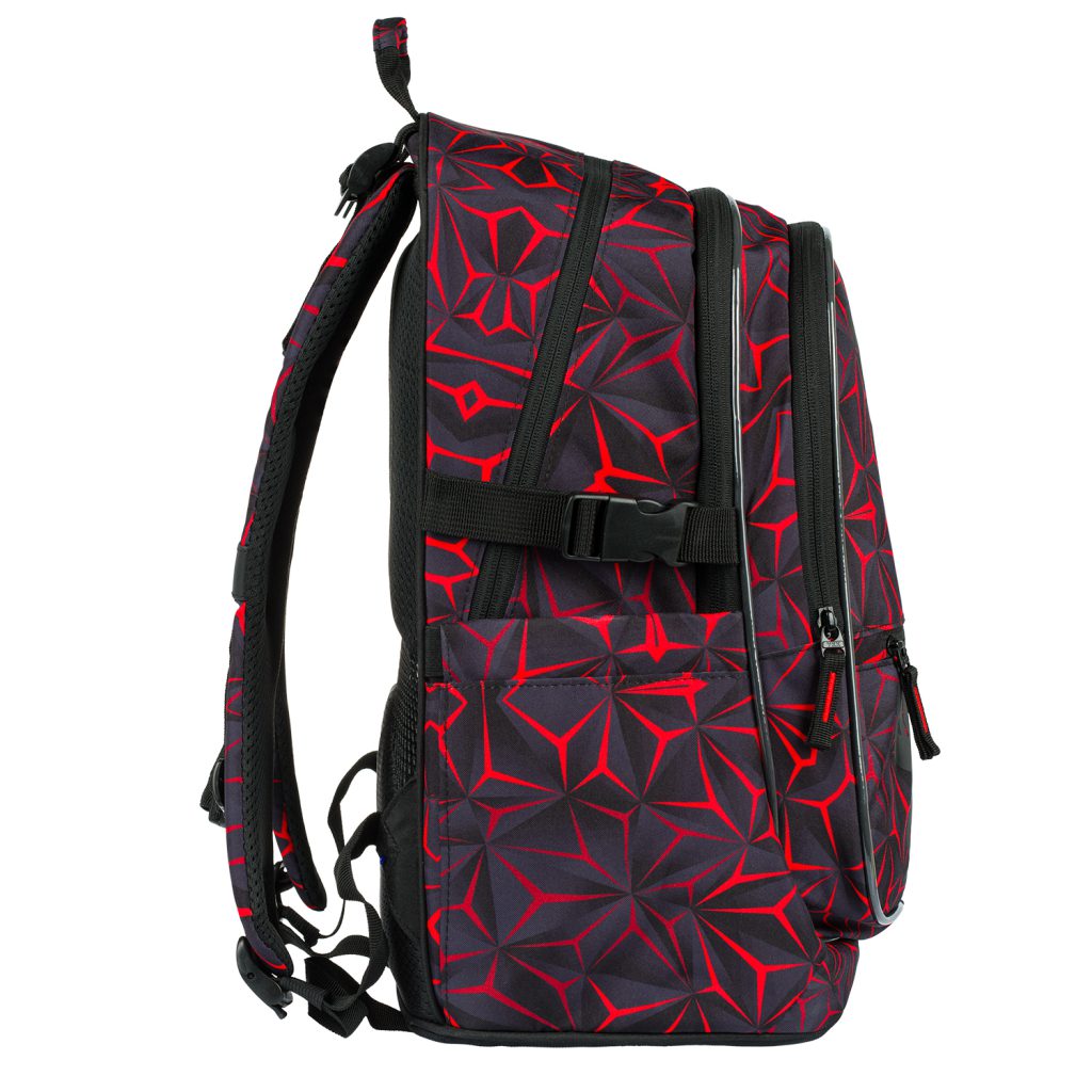Batoh pro školáky Core Red Polygon má na bocích kapsy na láhev na pití, či jiné drobnosti a kompresní popruh.