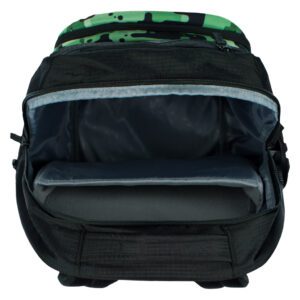 Členění hlavní kapsy batohu Coolmate Green s kapsou na až 17 palcový notebook.