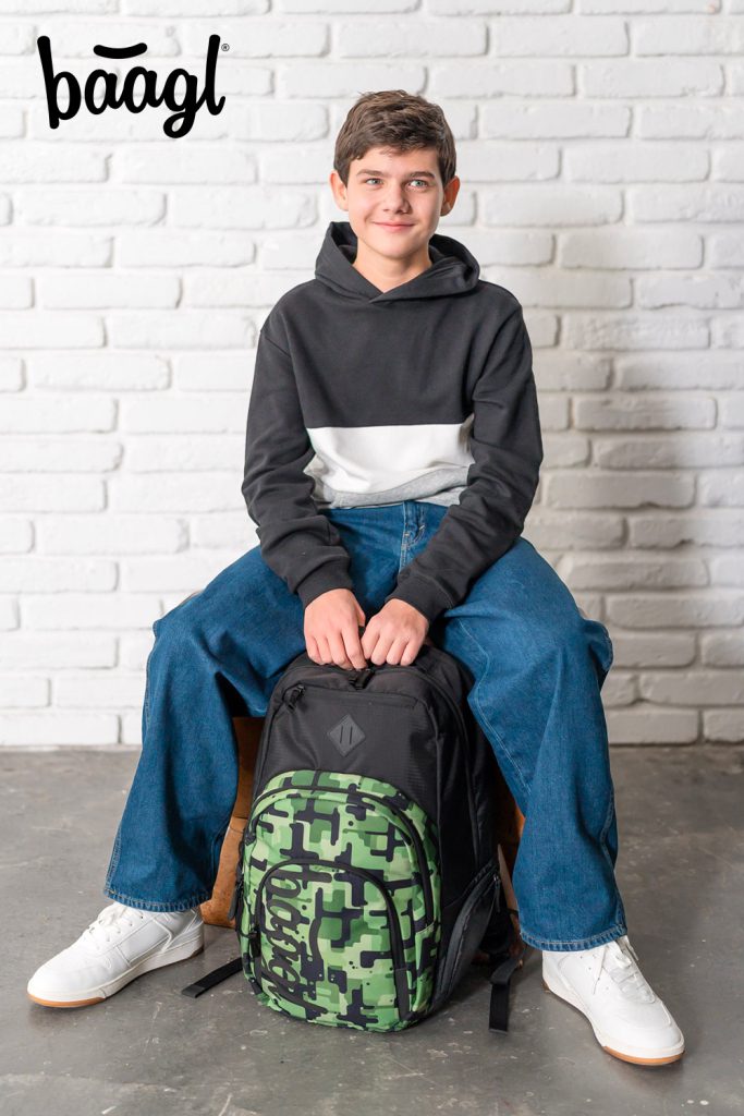Studentský batoh pro kluky Coolmate Green.
