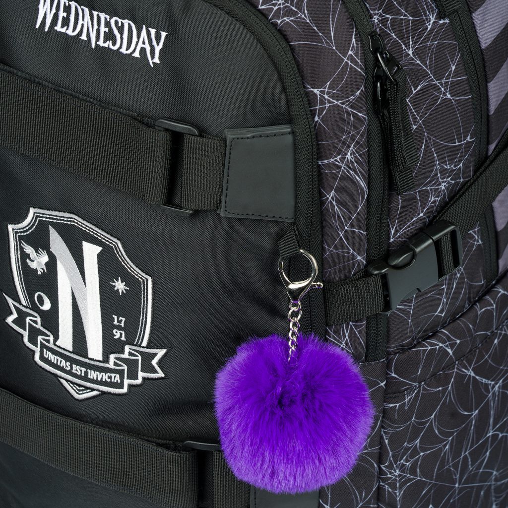 Přívěsek na batohu Skate Wednesday Nevermore.